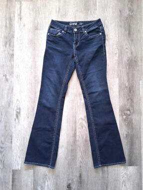 Warehouse One Woman's size 6, 29x31 Contour Fit Boot Cut Denim Blue Jeans